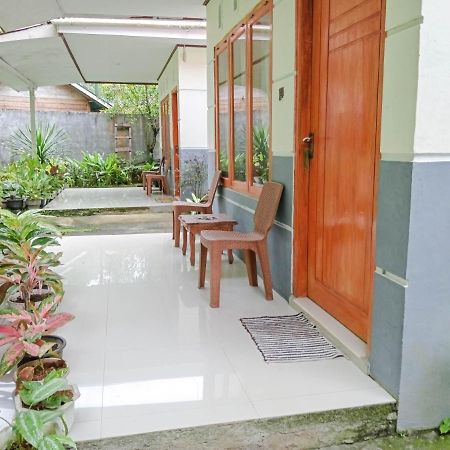 Tarsius Home Stay Rinondoran Bagian luar foto