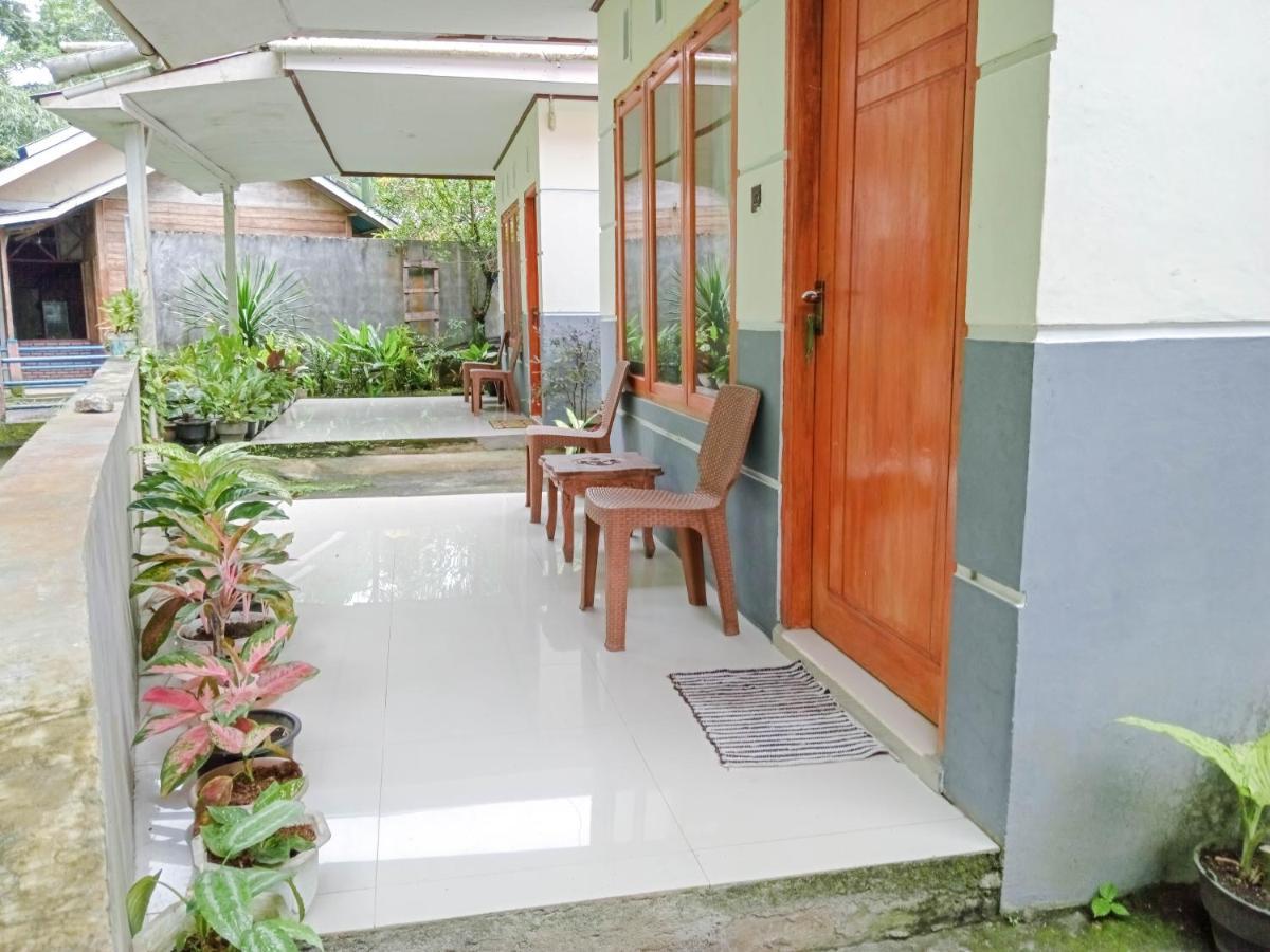 Tarsius Home Stay Rinondoran Bagian luar foto