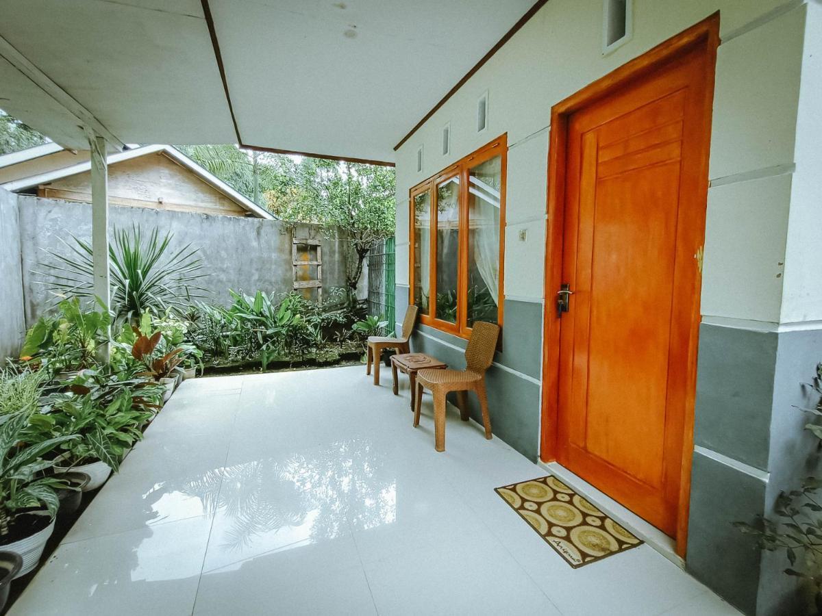 Tarsius Home Stay Rinondoran Bagian luar foto